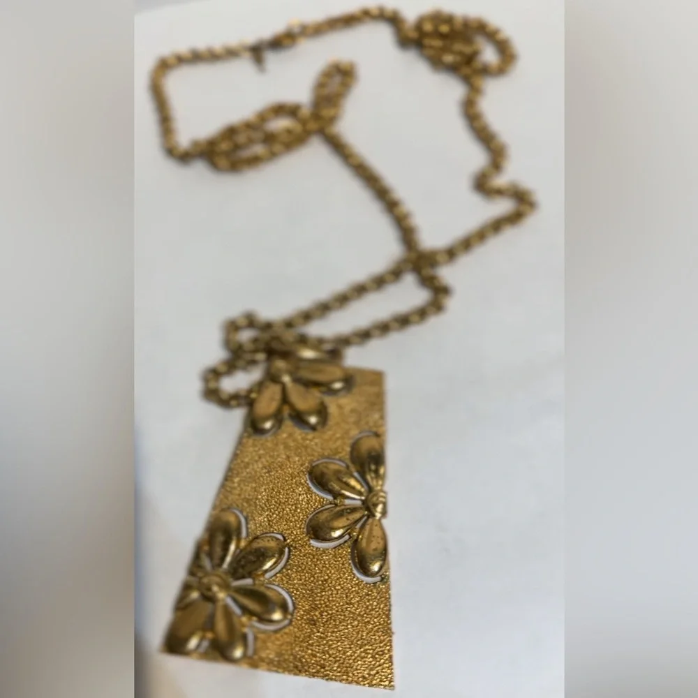 Vintage Signed Crown Trifari Gold Tone Blue Enamel Floral Pendant Necklace 1960s